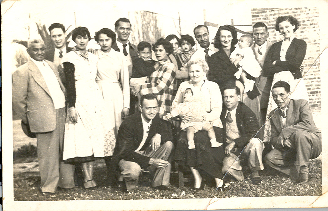 familyaug1954my1stbday.jpg