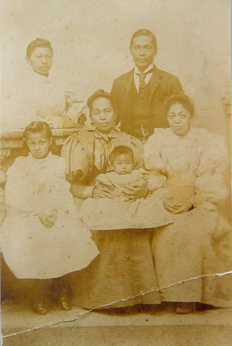 placidoquimpoandfamily.jpg